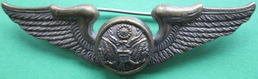A GOOD USED EXAMPLE OF THE WWII US ARMY AIRFORCE AIRCEW BADGE