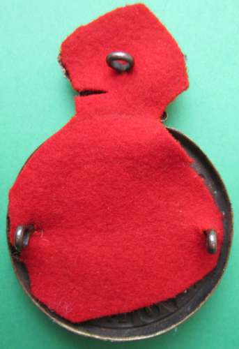 AN EAST SURREY 2ND VOLUNTEER BATTALION GLENGARRY BADGE