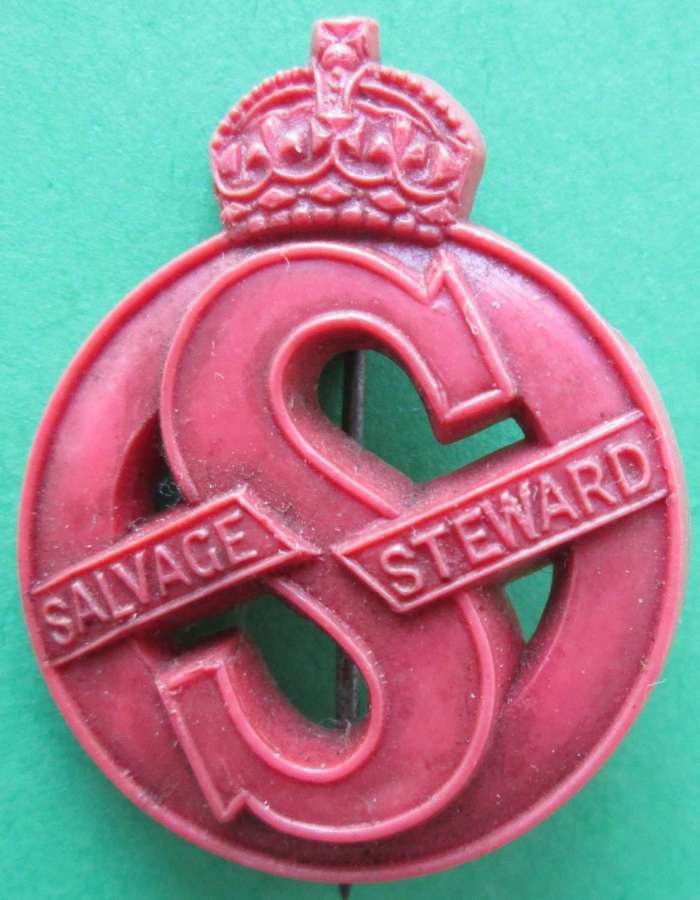 A WWII RED PLASTIC SALVAGE STEWARDS PIN BADGE