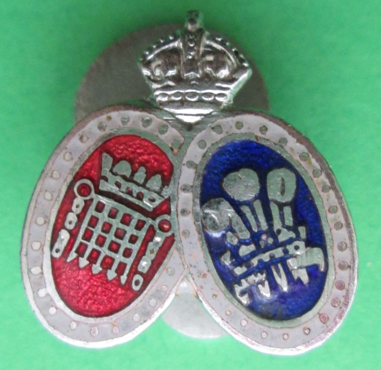 AN OLD COMRADES ASSOCIATION LAPEL BADGE FOR THE 16TH LONDON BATTALION