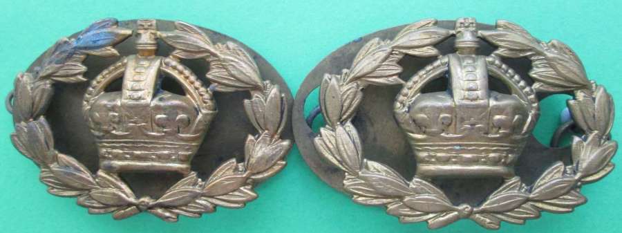 A PAIR OF WARRANT OFFICERS CROWN AND WREATH RANK BADGES
