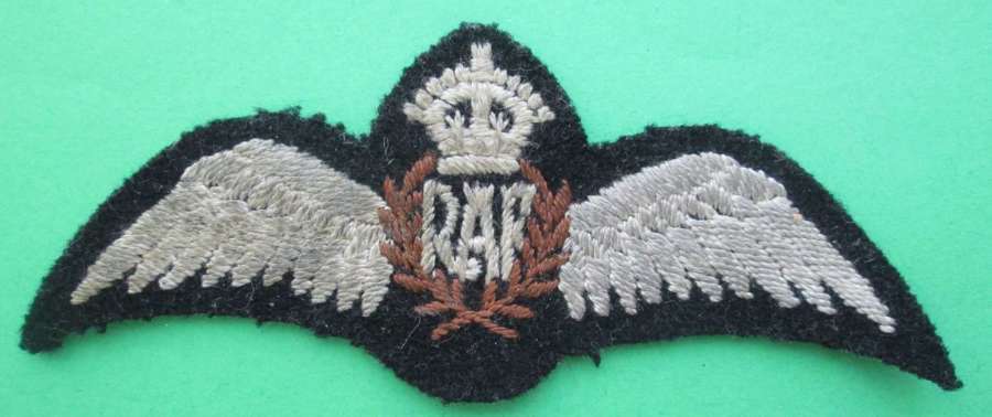 A GOOD WWII PERIOD FLAT RAF PILOTS WING