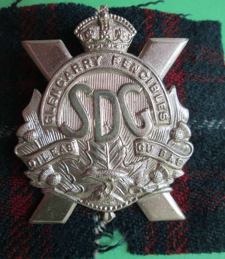 A STORMONT, DUNDAS AND GLENGARRY HIGHLANDERS CANADIAN DIVISION BADGE