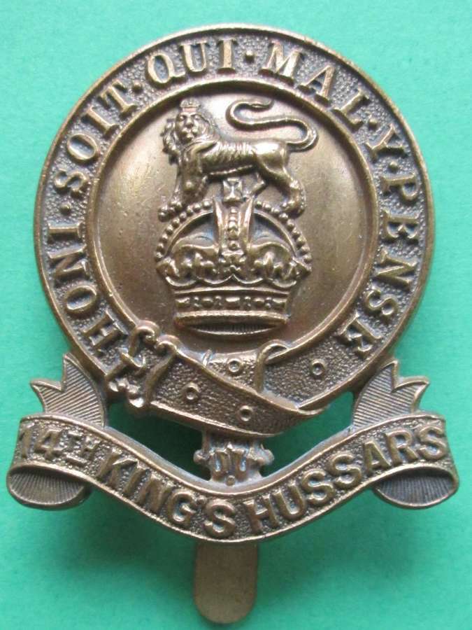 A 14TH KING'S HUSSARS CAP BADGE