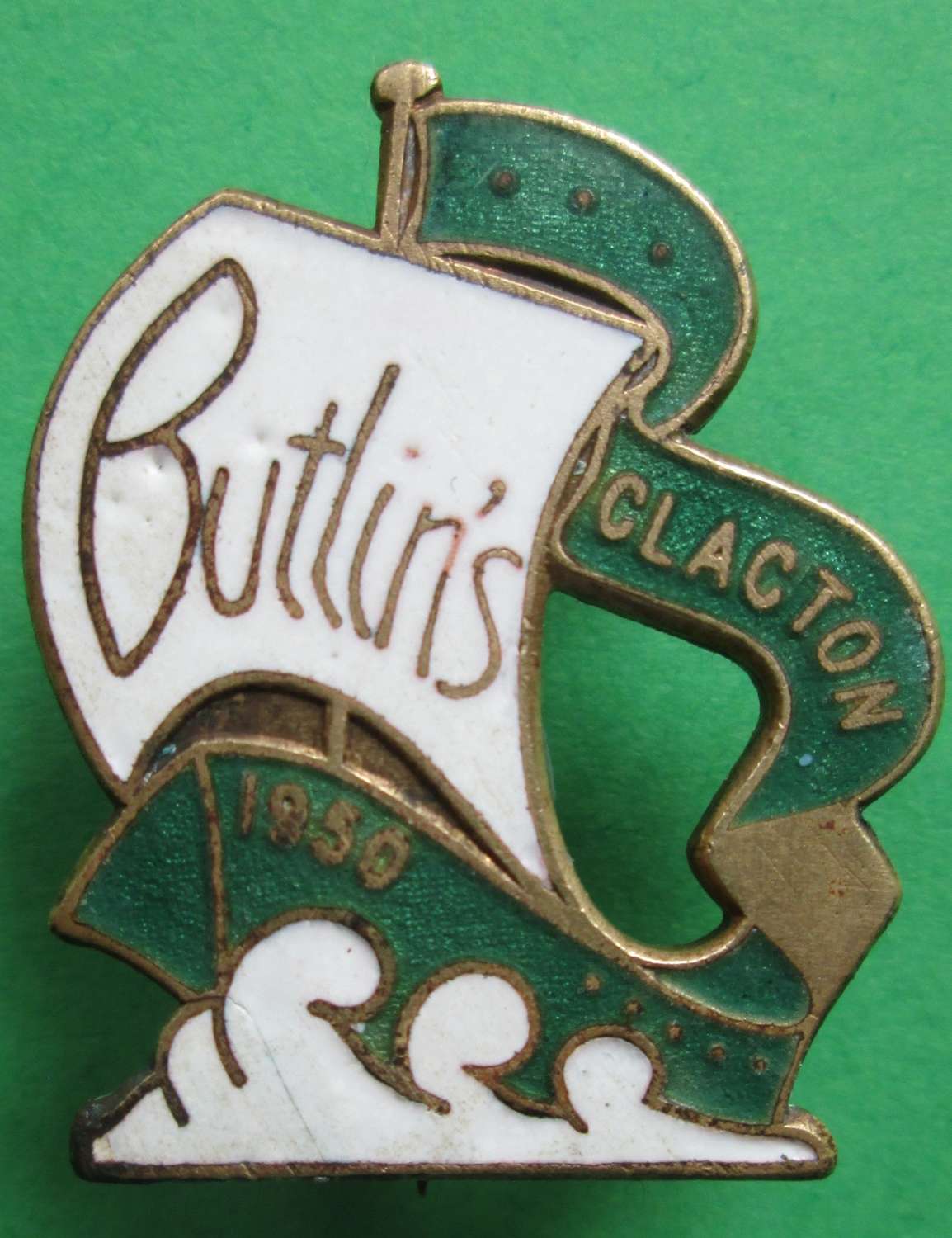 OLD STYLE BUTLINS PIN BADGE FROM 1950
