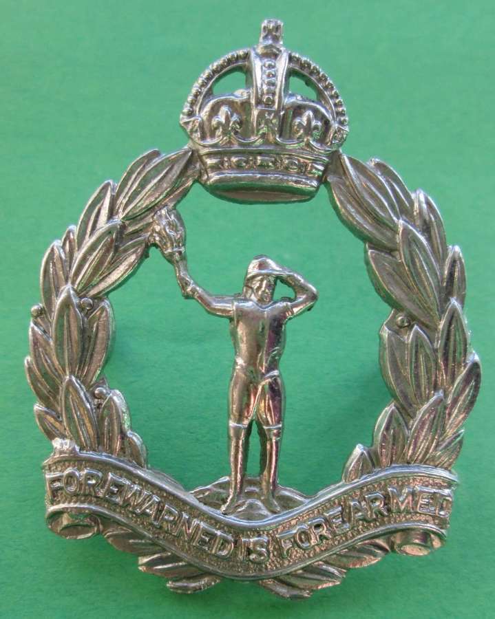 A WHITE METAL OBSERVER CORPS CAP BADGE