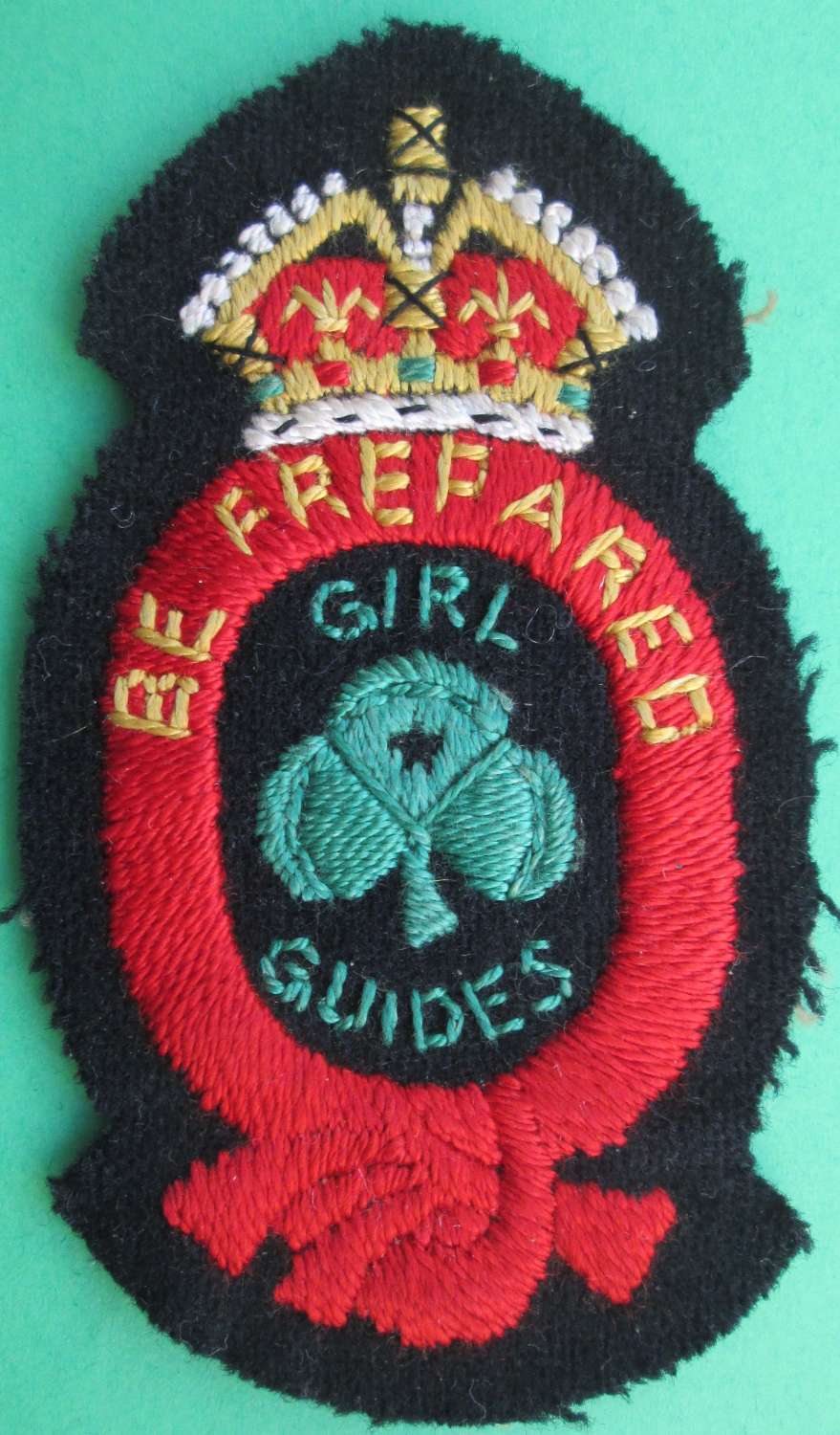 A VERY GOOD PRE 1952 GIRL GUIDES KINGS BADGE 1947-1950