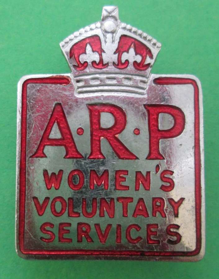 AN ARP WOMEN'S VOLUNTARY SERVICE PIN BADGE