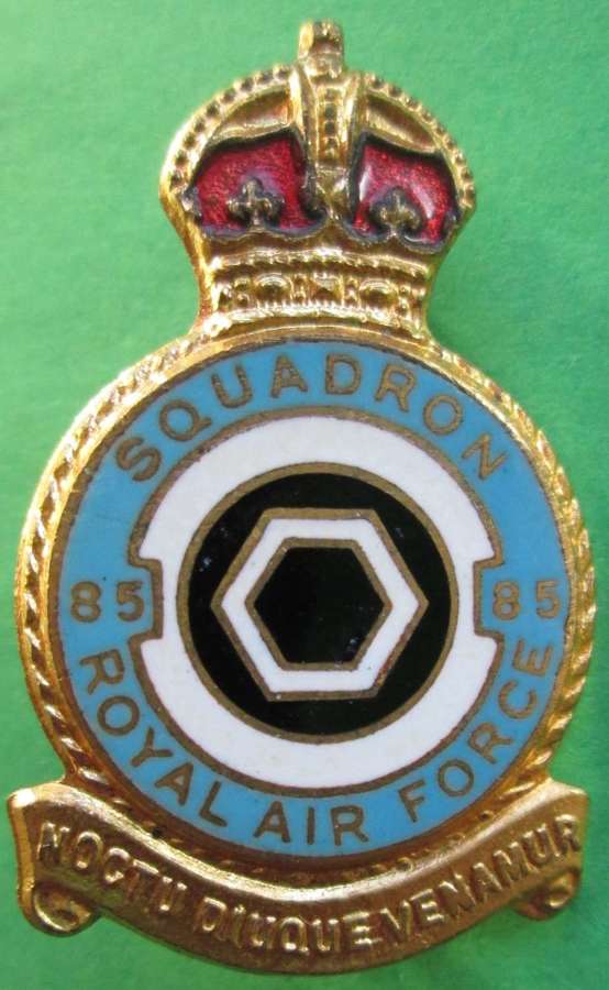 RAF 85 SQUADRON PIN BADGE