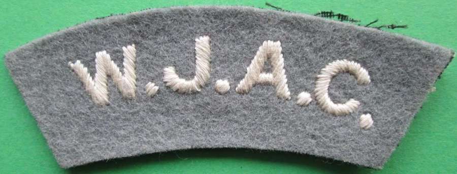 A WOMEN'S JUNIOR AIR CORPS WWII SHOULDER TITLE