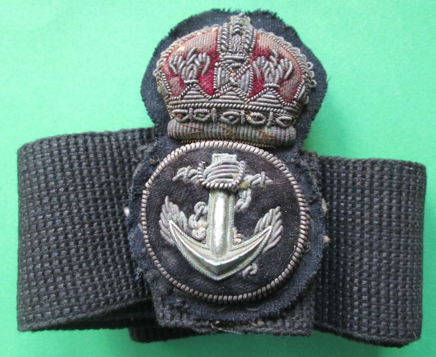 A BULLION WIRE PETTY OFFICER'S CAP BADGE