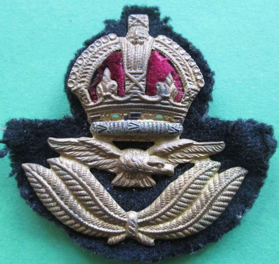 A GOOD USED WWII RAF OFFICER'S BERET BADGE