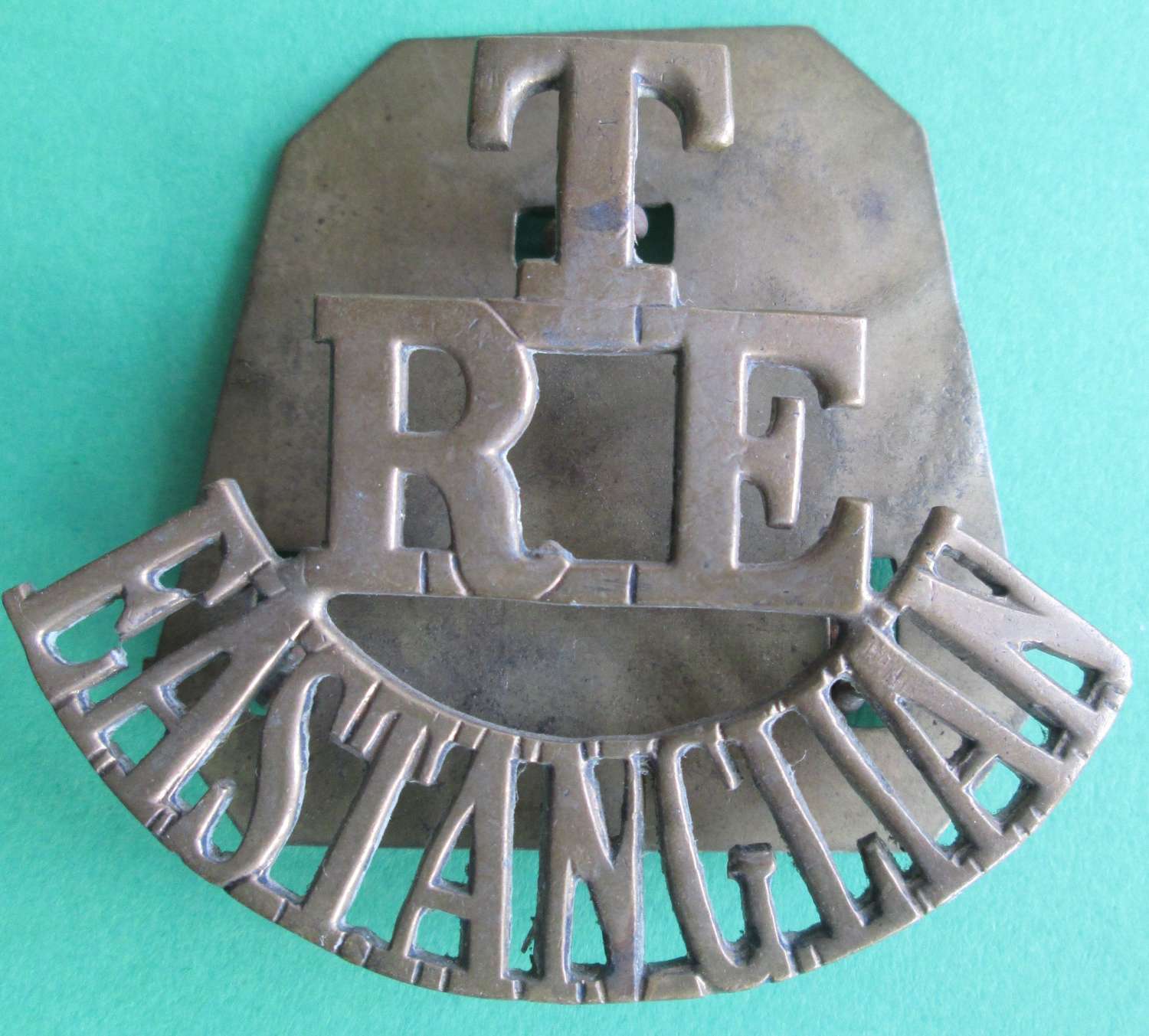 METAL SHOULDER TITLE FOR THE TERRITORIAL EAST ANGLIAN ENGINEERS