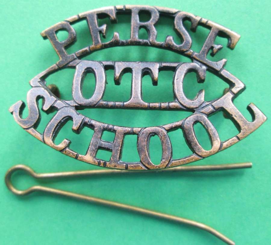 A PERSE OFFICERS TRAINING COLLEGE METAL SHOULDER TITLE