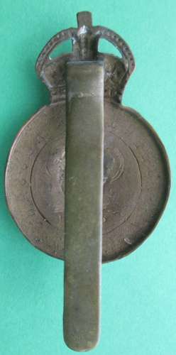 A GOOD WWI PERIOD  QUEENS OWN HUSSARS CAP BADGE