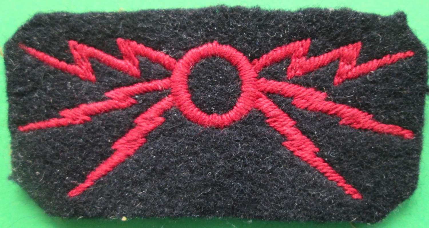 A ROYAL SIGNALS INFANTRY OPERATOR'S BADGE