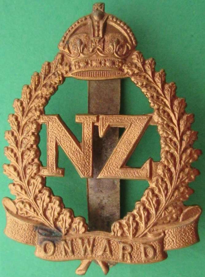 A WWII 2nd New Zealand expeditionary force cap badge ( infantry )