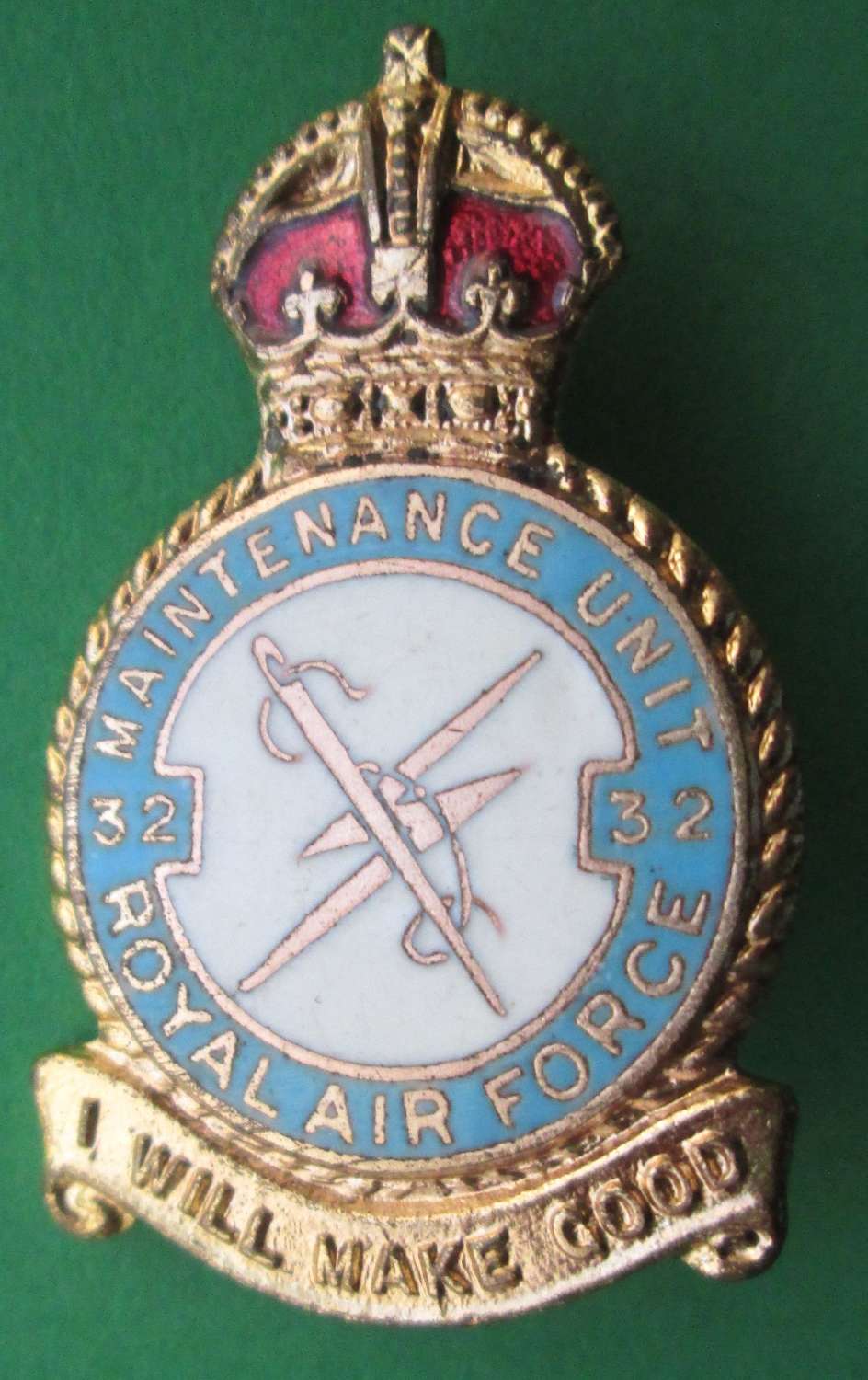 RAF SQUADRON PIN BROOCH NUMBER 32 MAINTENANCE UNIT