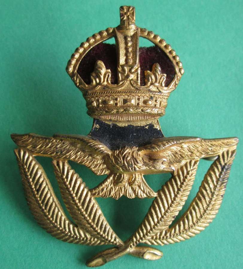 WWII PERIOD ROYAL AIR FORCE SERVICE CAP BADGE