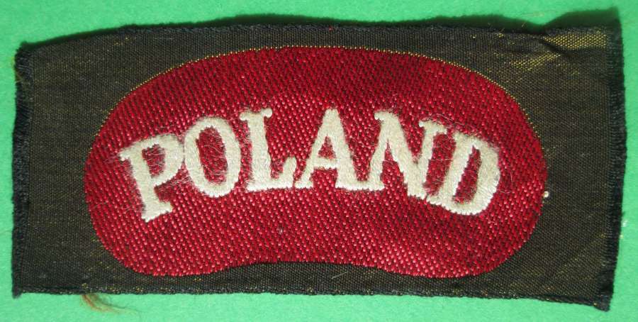 A WWII PERIOD POLAND WOVEN SHOULDER TITLE