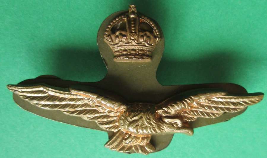 GILT RAF OFFICER'S SIDE HAT BADGE