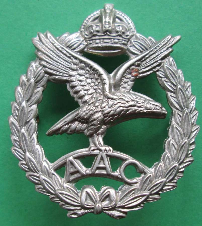WWII PERIOD ARMY AIR CORPS CAP BADGE