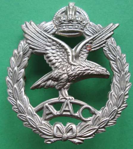 WWII PERIOD ARMY AIR CORPS CAP BADGE