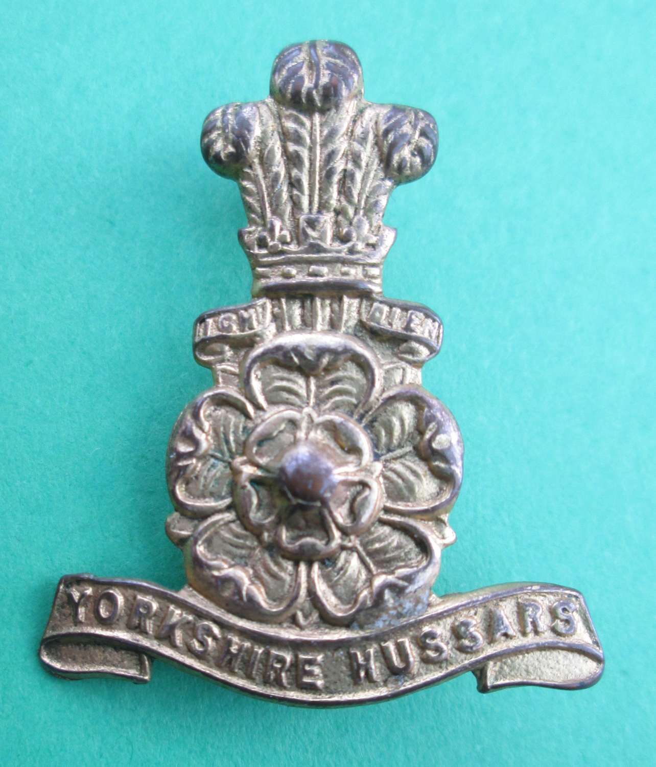A YORKSHIRE HUSSARS SWEETHEART BROOCH