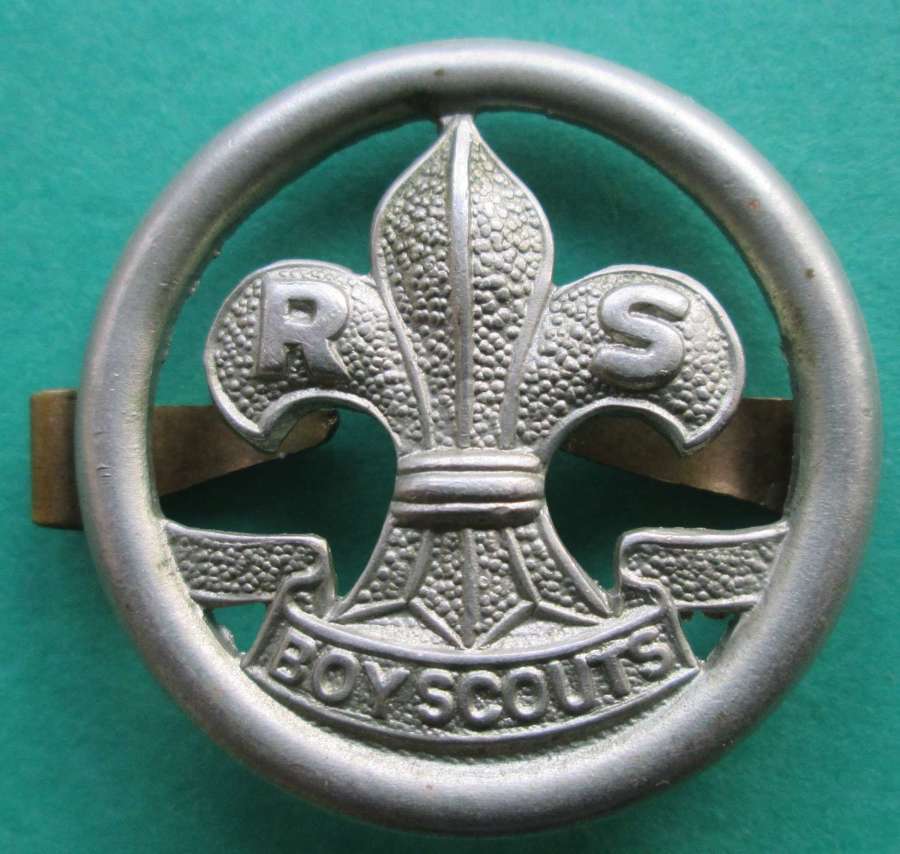 A ROVER SCOUTS HAT BADGE