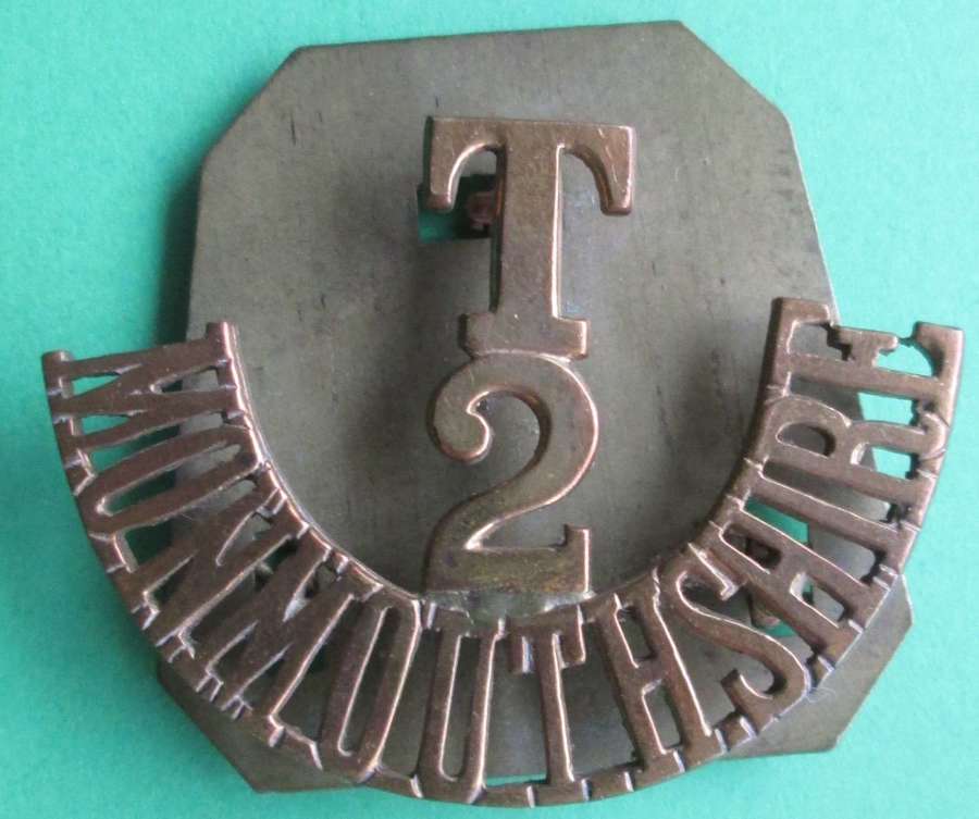 TERRITORIAL 2ND MONMOUTHSHIRE METAL SHOULDER TITLE