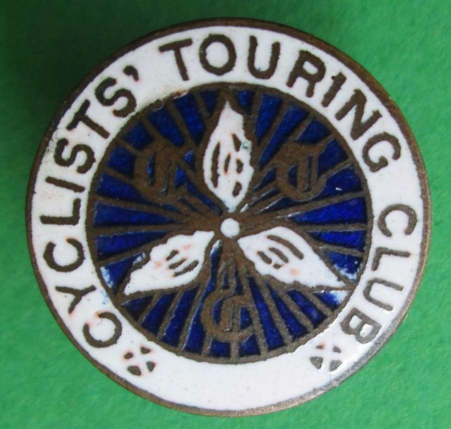CYCLISTS TOURING CLUB BADGE