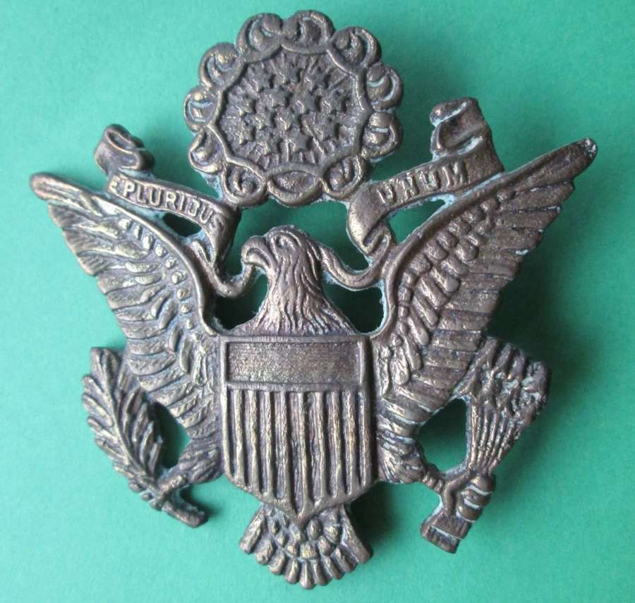 WWI PERIOD UNITED STATES ARMY COAT OF ARMS EAGLE CAP BADGE