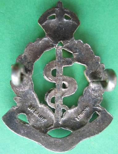SILVER GILT OFFICER'S ROYAL ARMY MEDICAL CORPS CAP BADGE